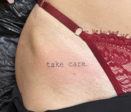 Take Care Schriftzug Tattoo, Hüfte, Landshut